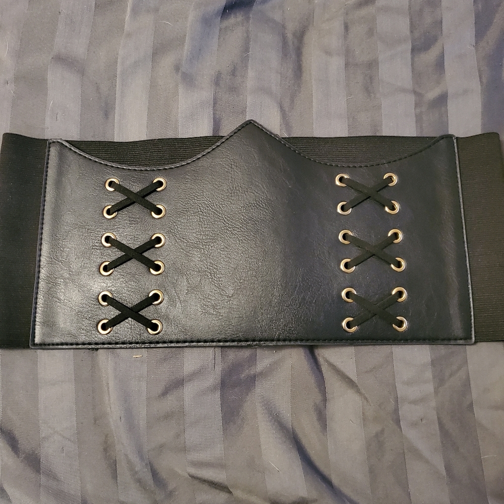 Fashion Nova underboob belt